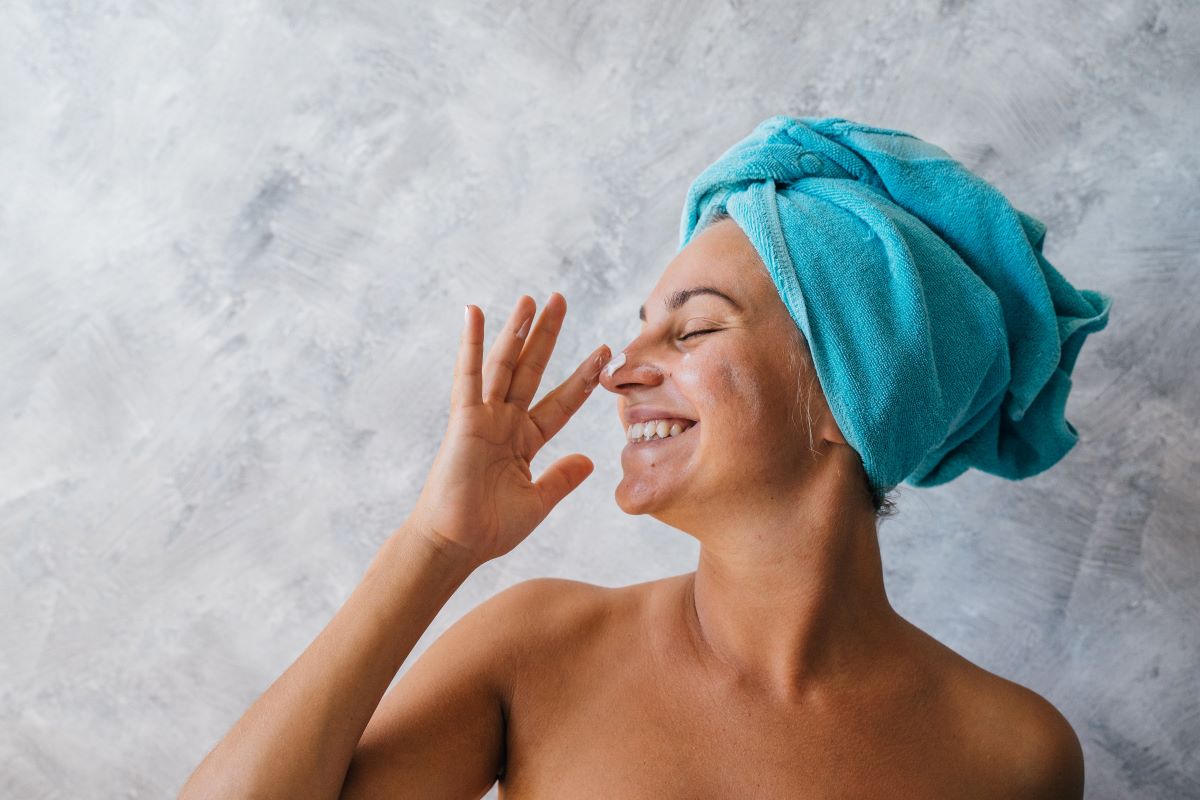 Prendre soin de la peau de son visage pendant la grossesse - Daylily Paris