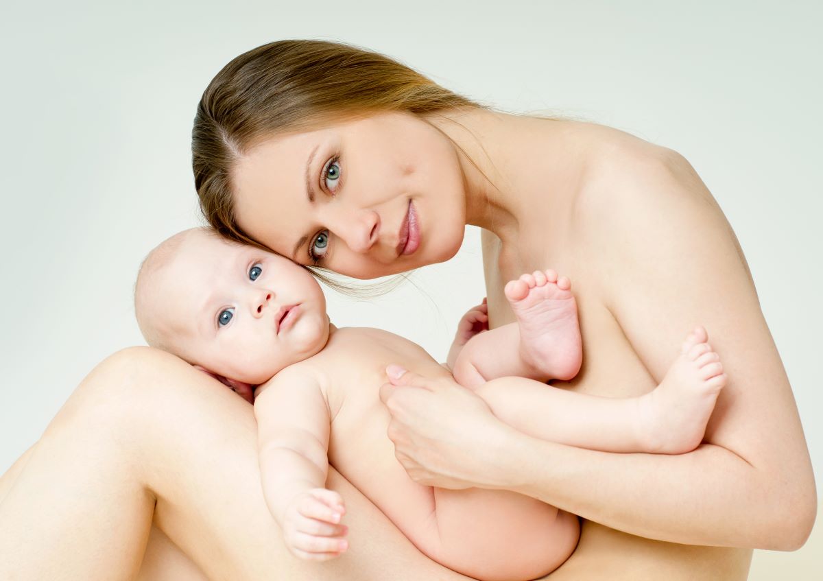 Retrouver son corps après bébé : les vergetures et le traitement au laser - Daylily Paris