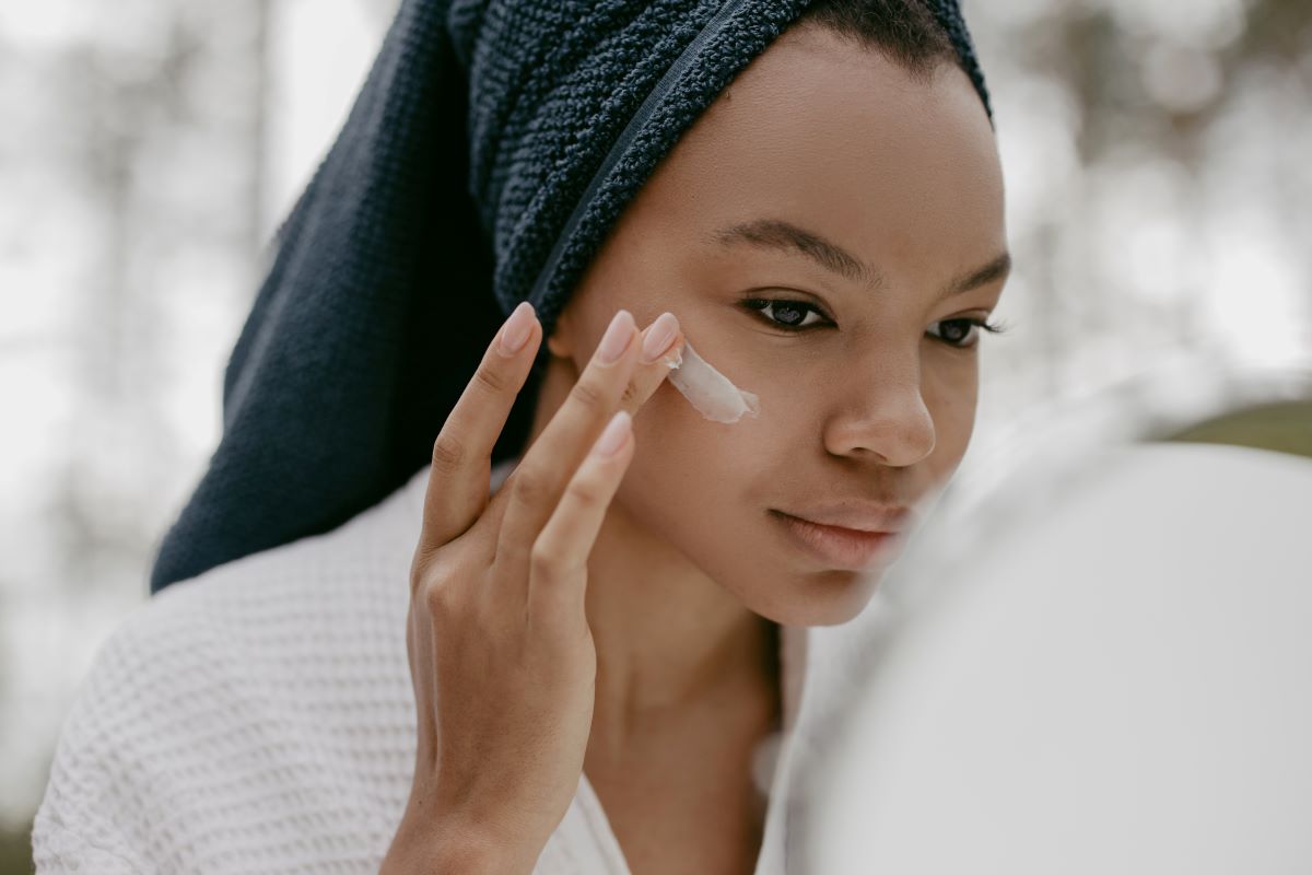 10 conseils à suivre pour protéger la peau de son visage lorsqu'on est enceinte - Daylily Paris