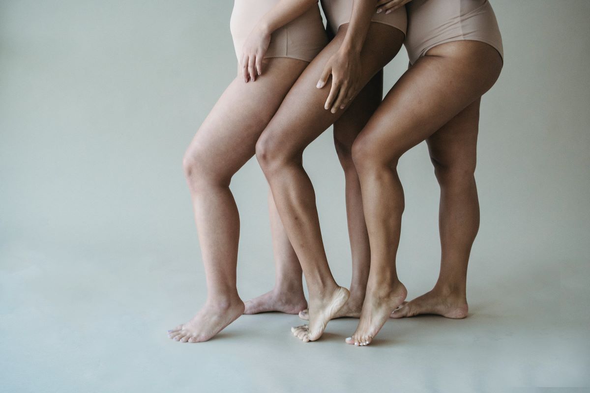 10 conseils pour réduire la rétention d'eau quand on est enceinte - Daylily Paris