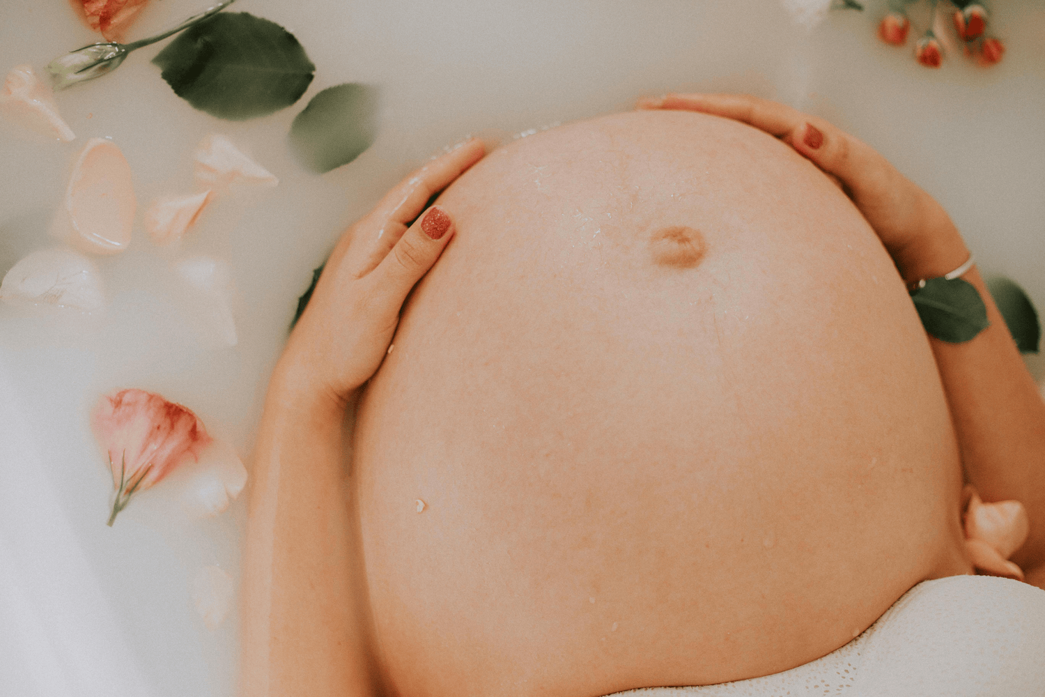 Quand prendre un bain après la naissance de bébé ?