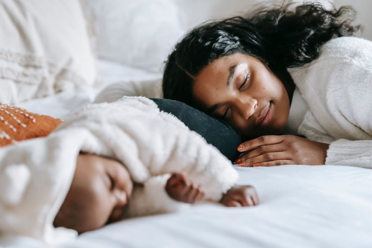Cododo ou co-sleeping : dormir avec son enfant - Daylily Paris