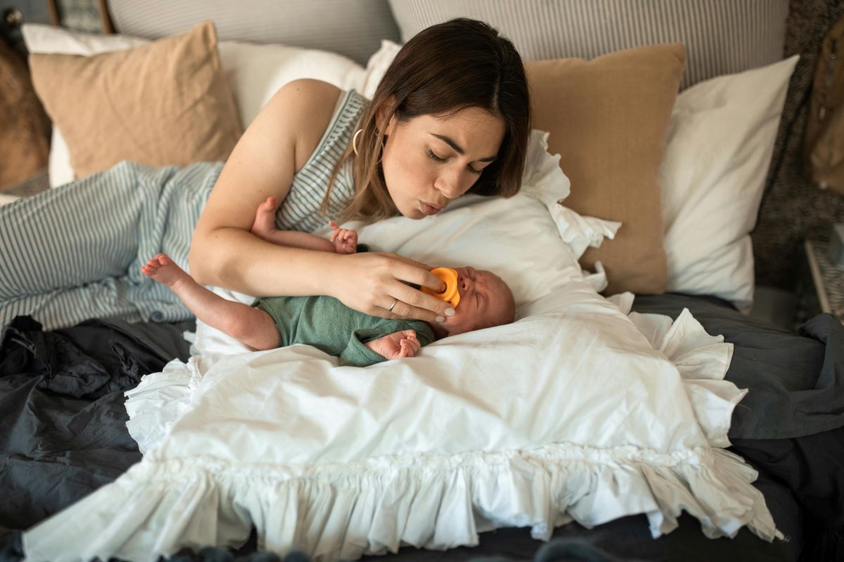 Comment calmer et apaiser les pleurs de votre bébé ? - Daylily Paris