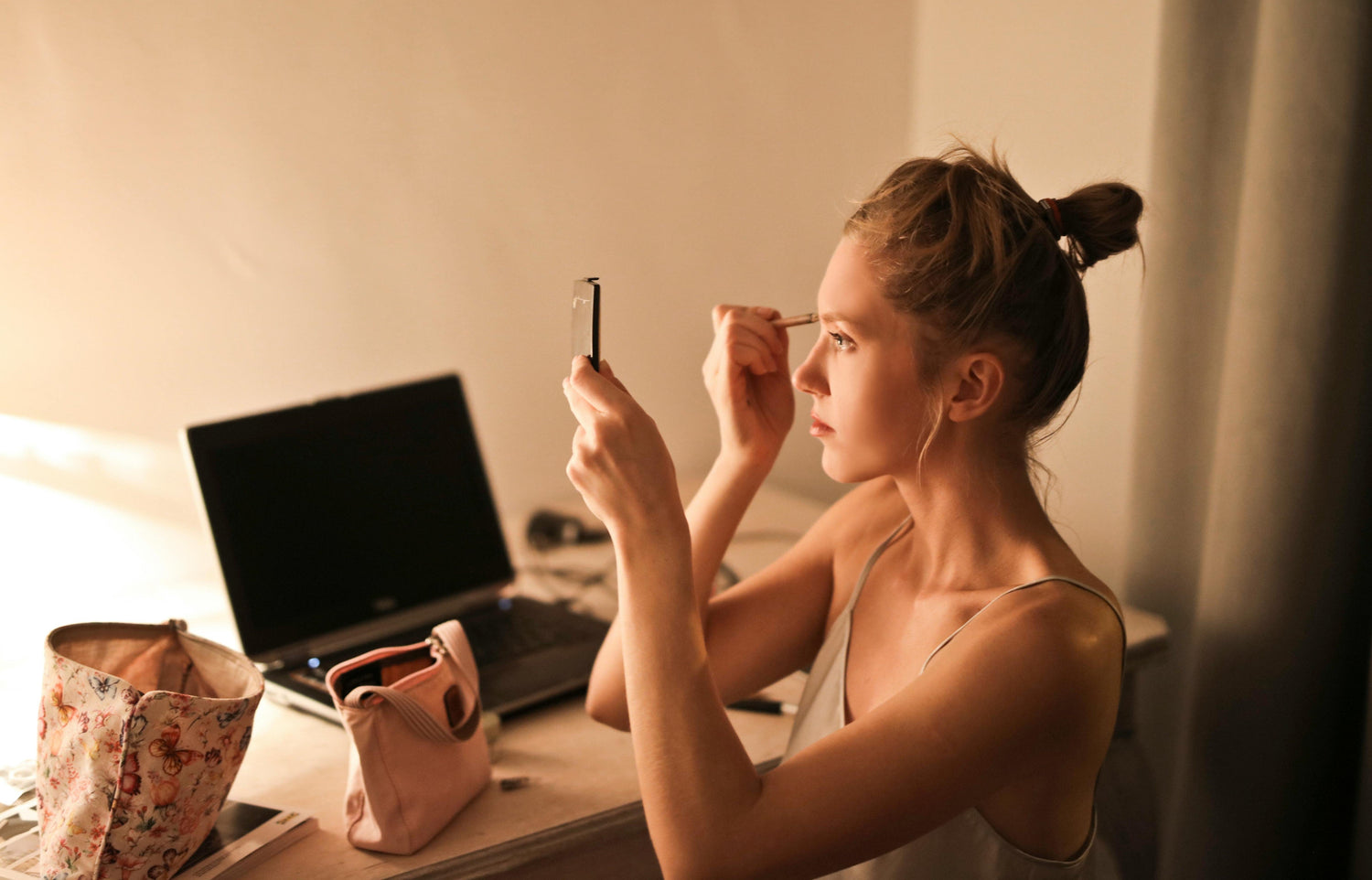 Comment se maquiller quand on est enceinte ? - Daylily Paris