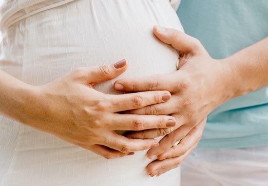 Enceinte : comment célébrer la fête des mères ? - Daylily Paris