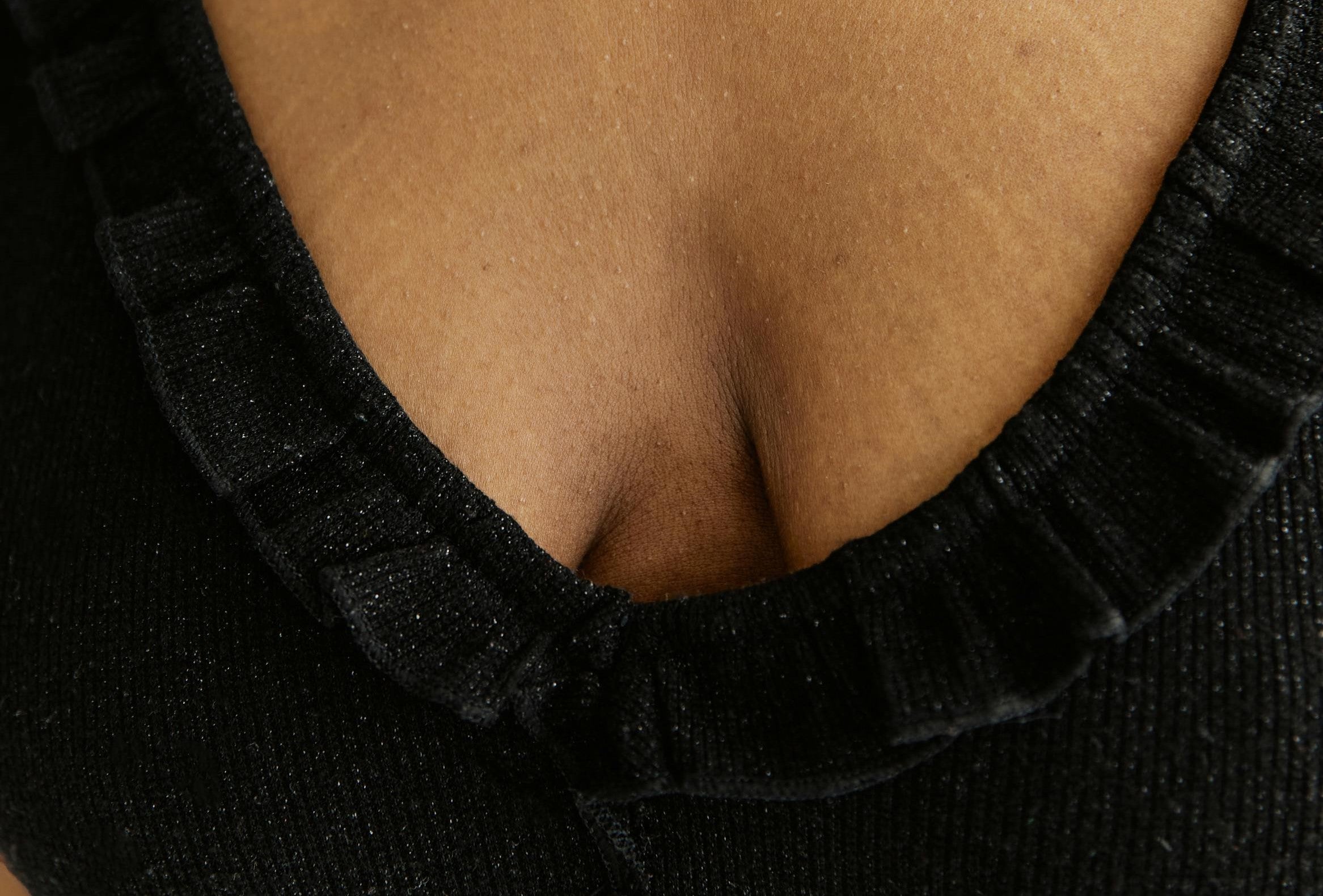 Grossesse : comment faire disparaître les vergetures sur la poitrine ? - Daylily Paris