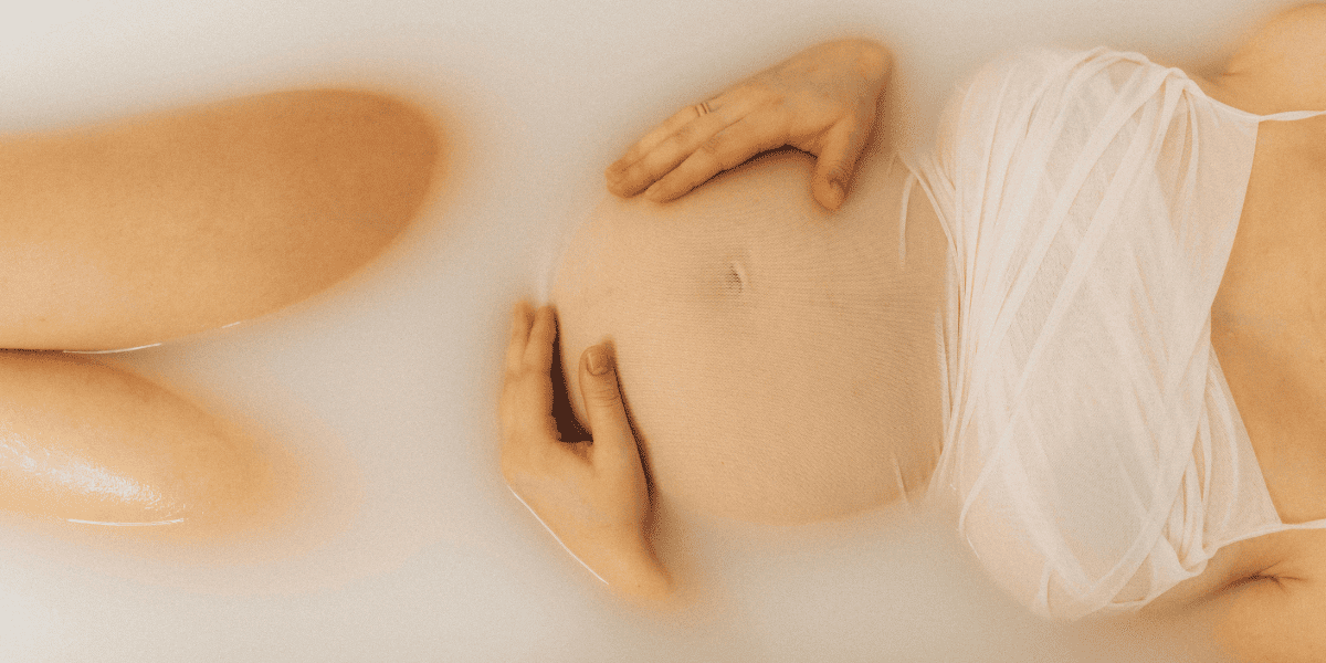 Grossesse et bain : détendez-vous en douceur ! - Daylily Paris