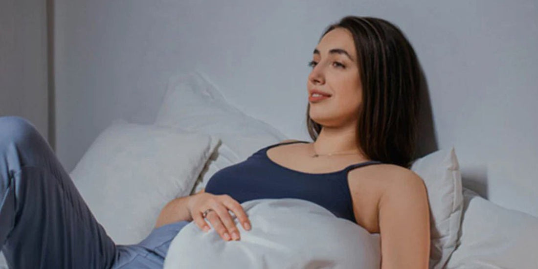 Insomnie et grossesse : comment mieux dormir enceinte ? - Daylily Paris