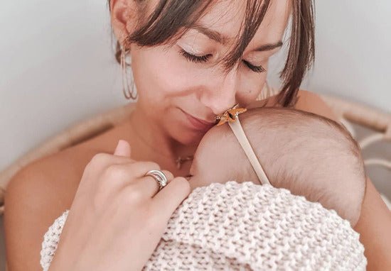 Le peau à peau avec bébé, quels bienfaits ? - Daylily Paris