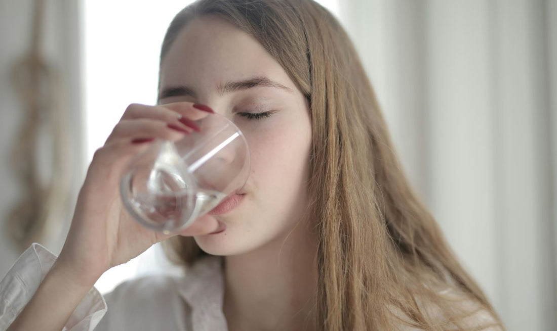 L’eau et l’hydratation pendant la grossesse, ce qu’il faut savoir - Daylily Paris