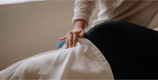 Massage prénatal : 8 bonnes raisons de se faire du bien - Daylily Paris