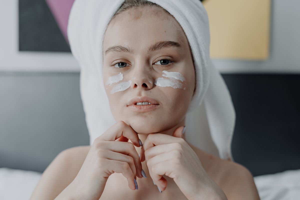 Pourquoi choisir une crème avec SPF quand on est enceinte ? - Daylily Paris