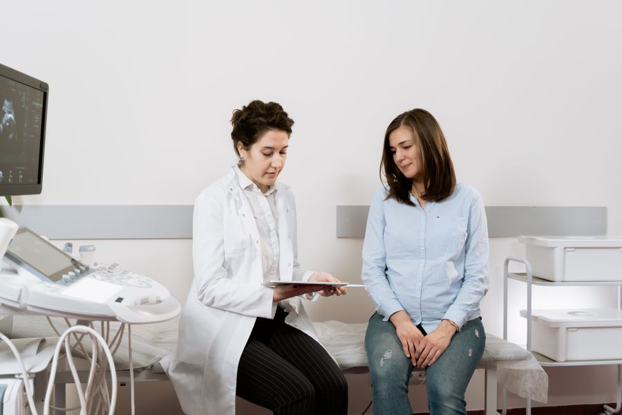 Protéinurie et hypertension artérielle (HTA) lors d’une grossesse : décryptage - Daylily Paris